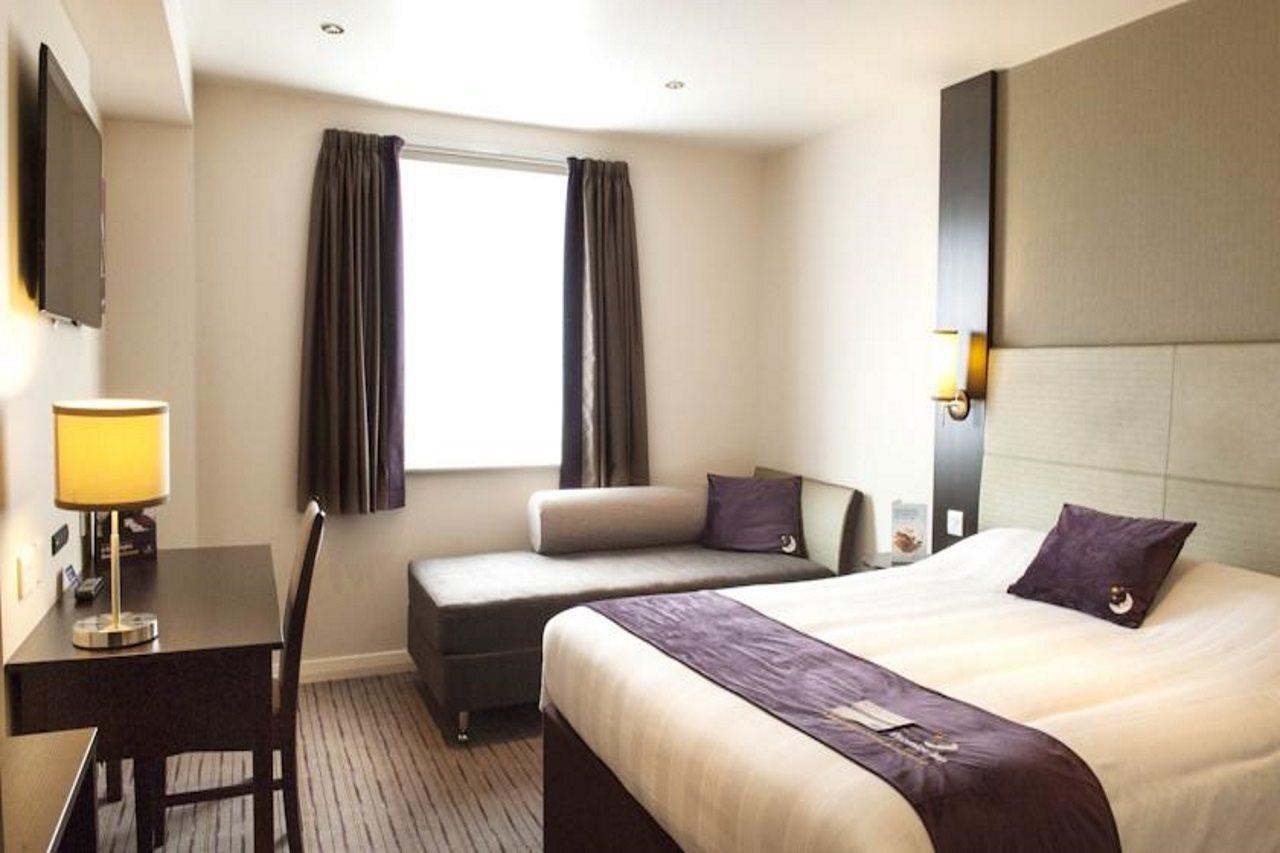 Premier Inn Premier Inn Wirral Greasby Kültér fotó