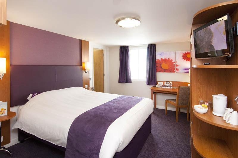 Premier Inn Premier Inn Wirral Greasby Kültér fotó